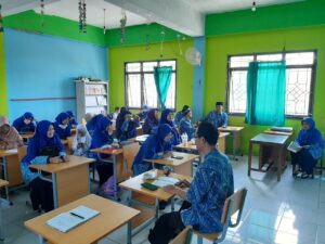 Bidang Kurikulum Mengumpulkan Guru